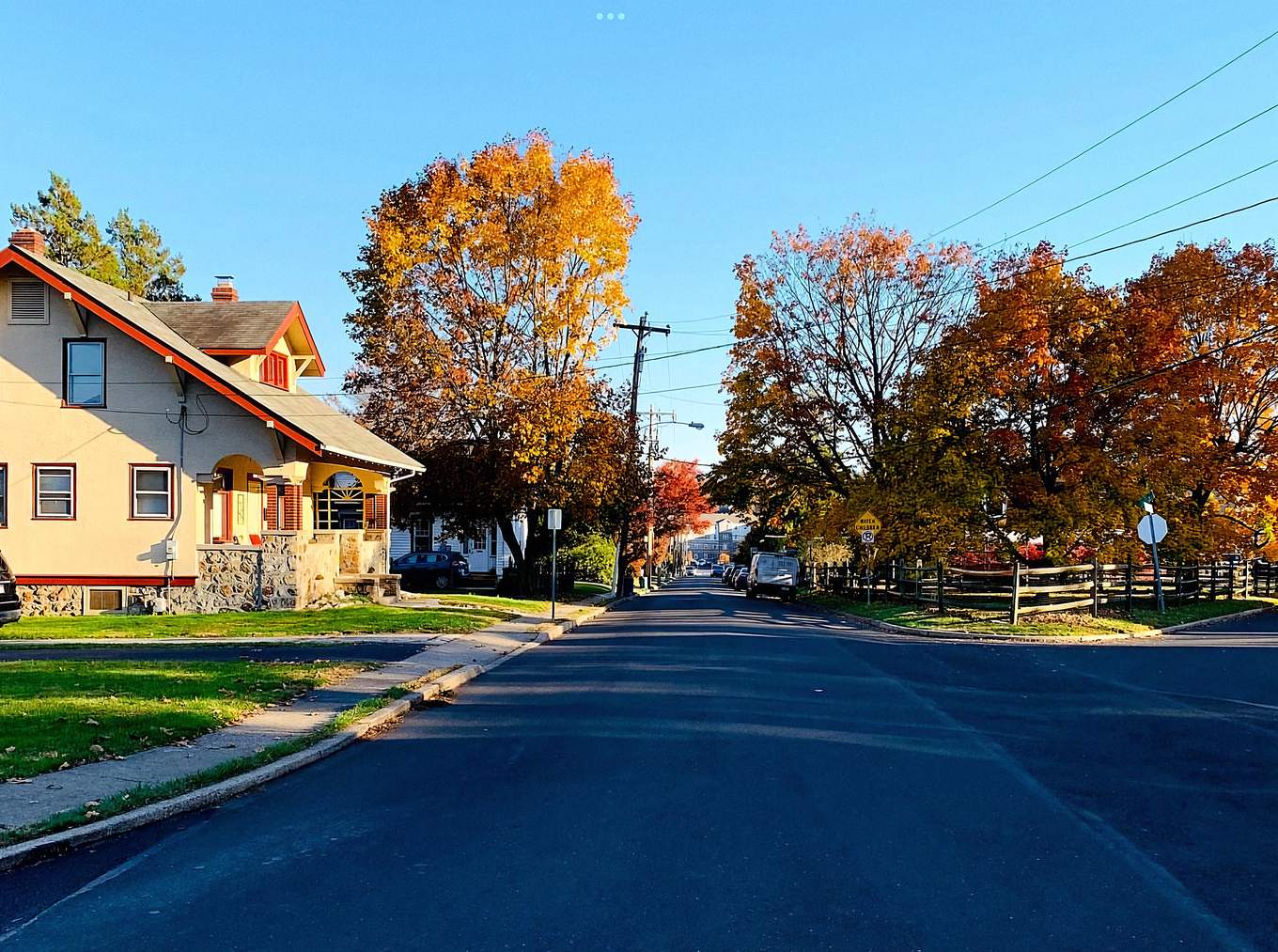 Grant Avenue, Willow Grove, looking south downhill.